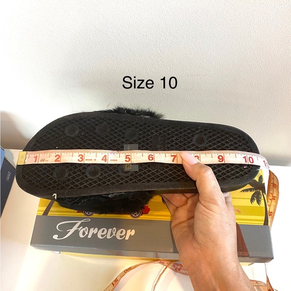 Black Slides Faux Fur and Pearl sandals NWT size 10 - Picture 8 of 9